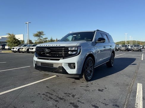 New 2025 Ford Expedition Platinum w/ Stealth Performance Package image 3