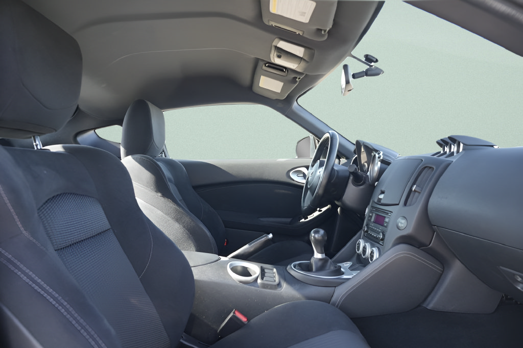 Used 2017 Nissan 370Z NISMO RWD image 15