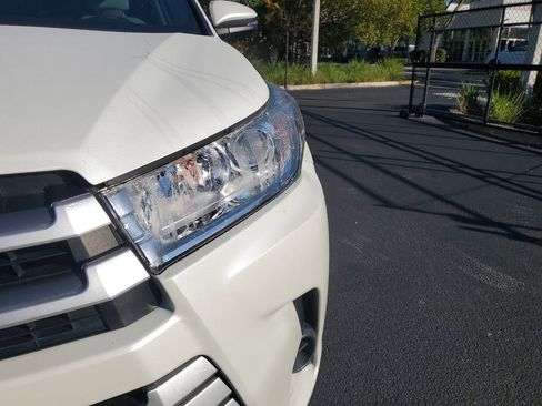 Used 2019 Toyota Highlander LE image 9