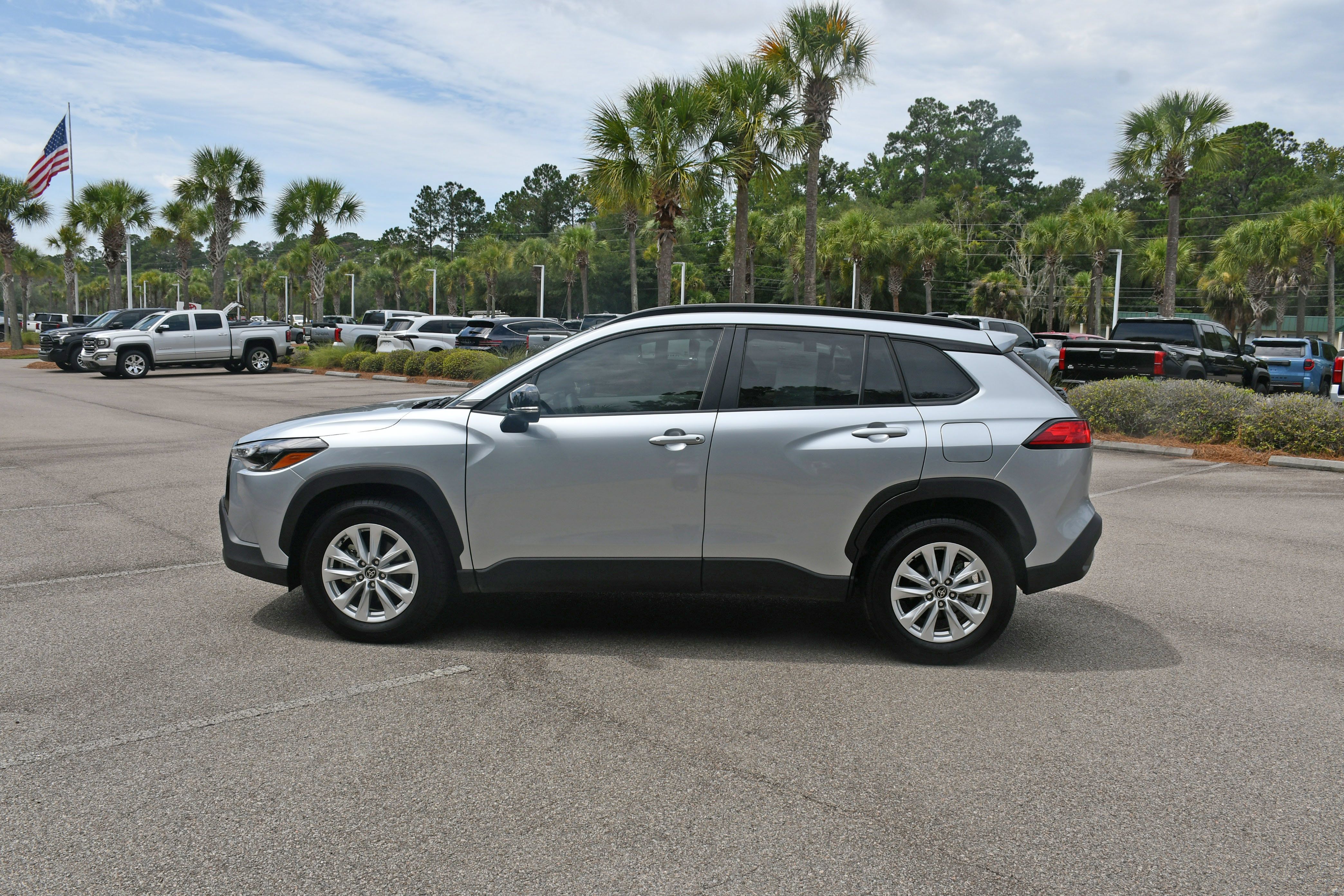Certified 2025 Toyota Corolla Cross LE w/ Moonroof Package FWD image 5