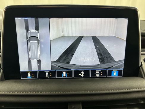 Used 2021 Chevrolet Tahoe High Country w/ Premium Package image 15