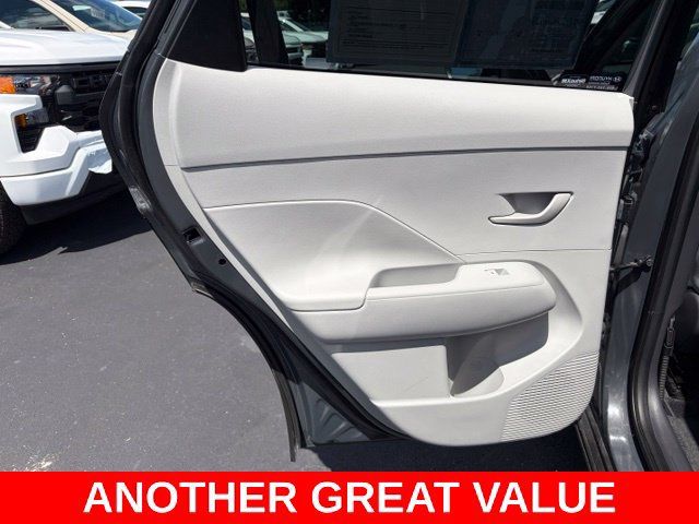 Used 2025 Hyundai Kona SEL FWD image 13