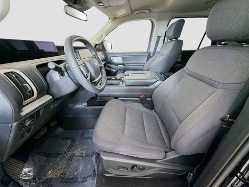 Used 2025 Ford Expedition Active image 19