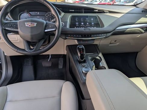 Used 2023 Cadillac XT4 Luxury FWD image 13