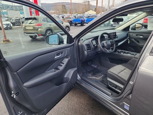 New 2026 Nissan Rogue SV image 10