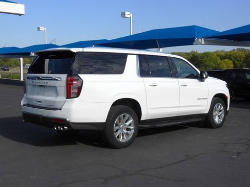 Used 2024 Chevrolet Suburban Premier image 17