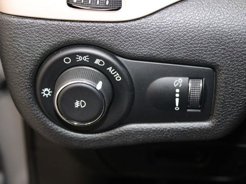 Used 2018 Jeep Cherokee Latitude image 24