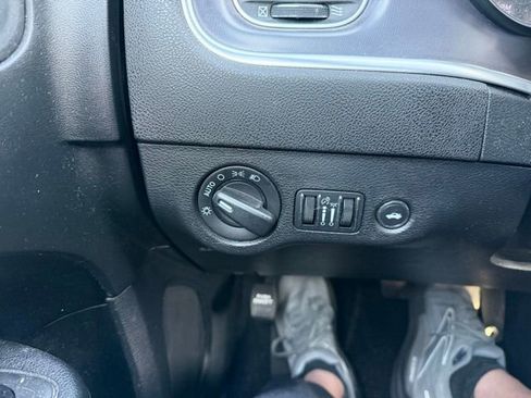 Used 2020 Dodge Charger SXT image 13