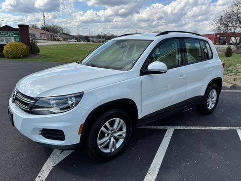 Used 2017 Volkswagen Tiguan S image 3