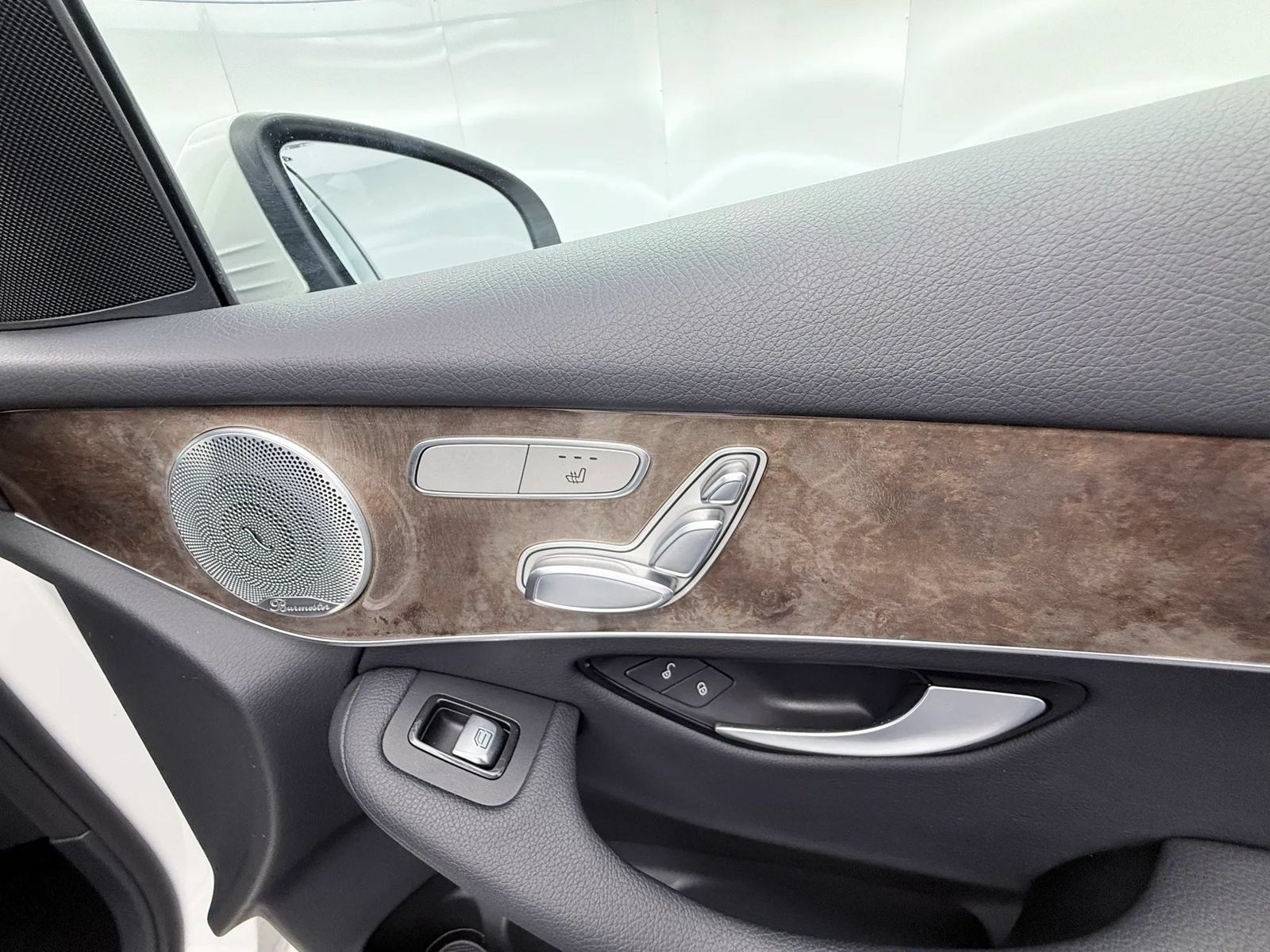 Used 2018 Mercedes-Benz GLC 300 4MATIC image 23