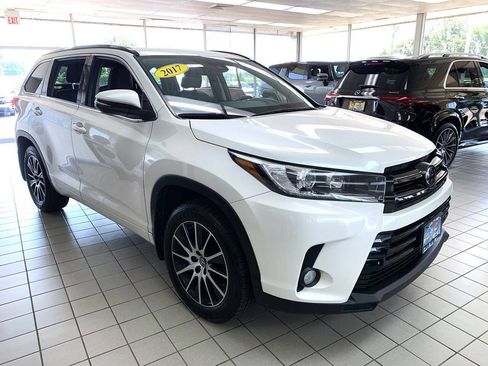 Used 2017 Toyota Highlander SE AWD/4WD image 7