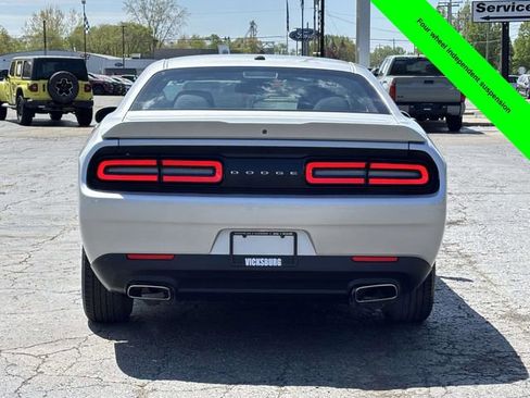 Used 2020 Dodge Challenger SXT RWD image 31