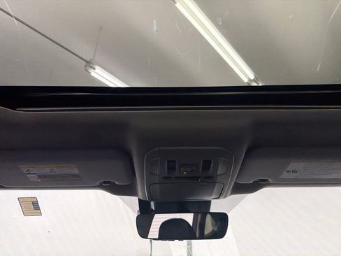 Used 2023 Toyota Highlander XLE FWD image 23