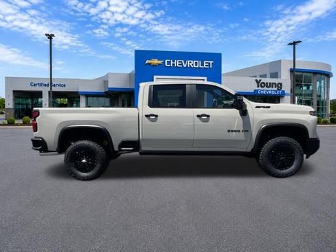 New 2026 Chevrolet Silverado 2500 ZR2 w/ LPO, Dark Essentials Package AWD/4WD image 9