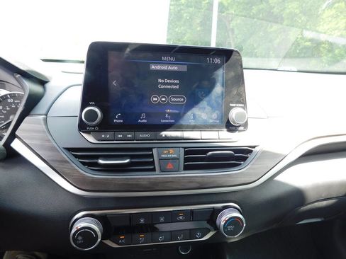 Used 2024 Nissan Altima 2.5 SV FWD image 6