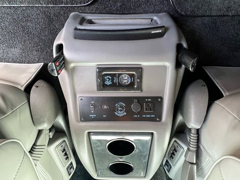 Used 2018 Chevrolet Express 2500 w/ Enhanced Convenience Package image 36