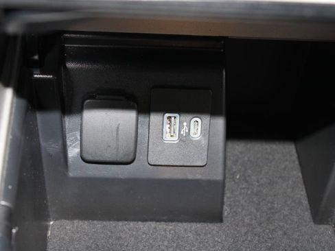 Used 2023 Ford Explorer Limited image 50