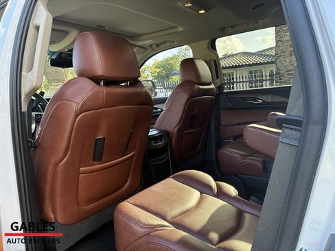 Used 2018 Cadillac Escalade Luxury RWD image 18