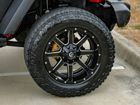 Used 2015 Jeep Wrangler Unlimited Sahara w/ Max Tow Package AWD/4WD image 54