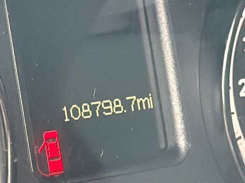 Used 2020 RAM 1500 Classic SLT AWD/4WD image 9