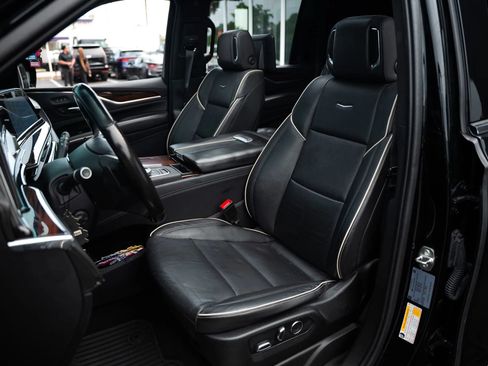 Used 2021 Cadillac Escalade ESV Premium Luxury w/ Performance Package AWD/4WD image 28