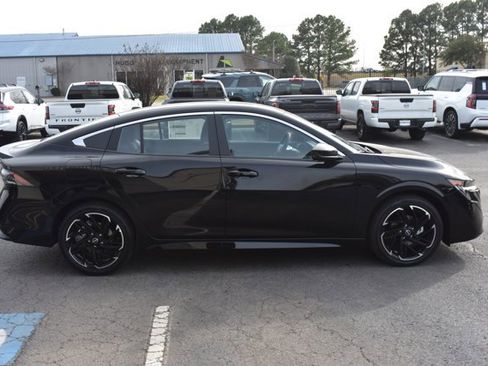 New 2026 Nissan Sentra SR w/ Floor Mat Package image 4