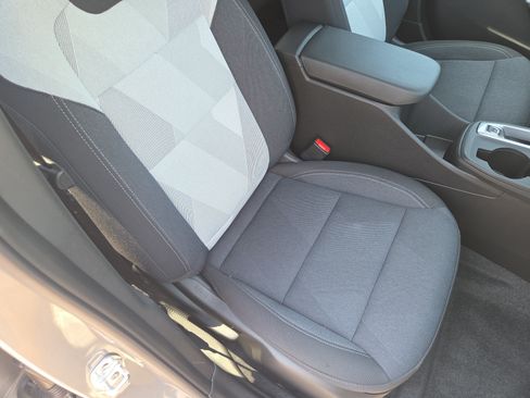 Used 2025 Chevrolet Trax LS FWD image 17