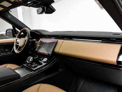 Used 2023 Land Rover Range Rover Sport SE Dynamic image 17