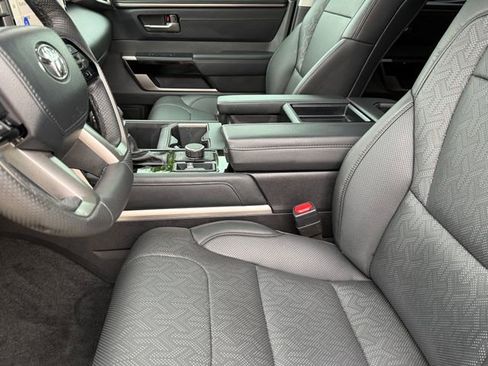 Used 2024 Toyota Tundra Limited AWD/4WD image 10