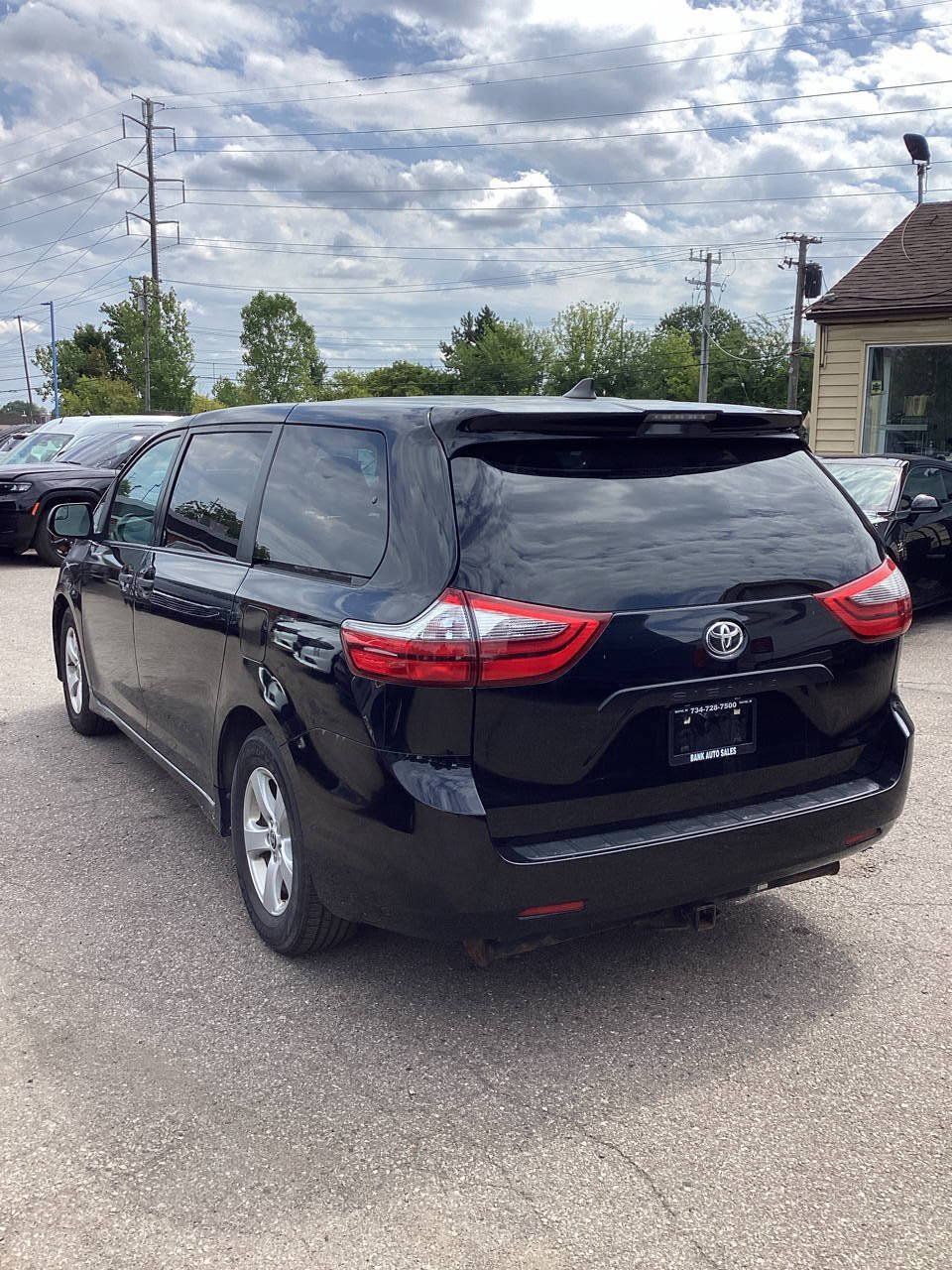 Used 2020 Toyota Sienna L FWD image 7