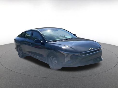 Used 2025 Kia K4 LXS image 2