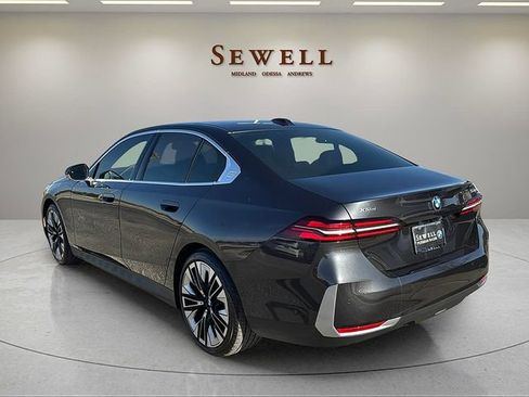 Certified 2025 BMW 530i xDrive w/ Premium Package AWD/4WD image 3