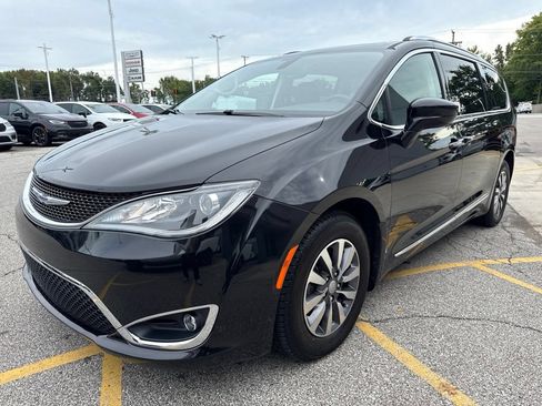 Used 2020 Chrysler Pacifica Touring-L Plus FWD image 14