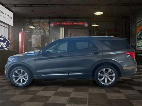Used 2020 Ford Explorer Platinum w/ Premium Technology Package image 3