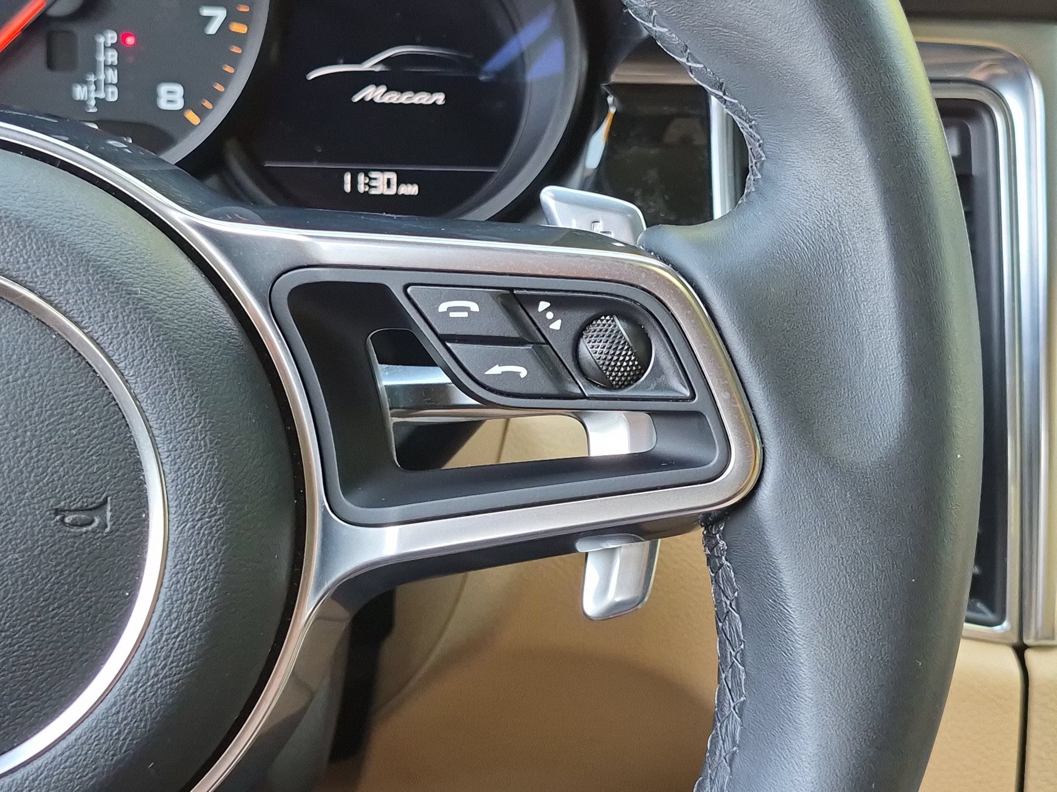 Certified 2018 Porsche Macan AWD/4WD image 9