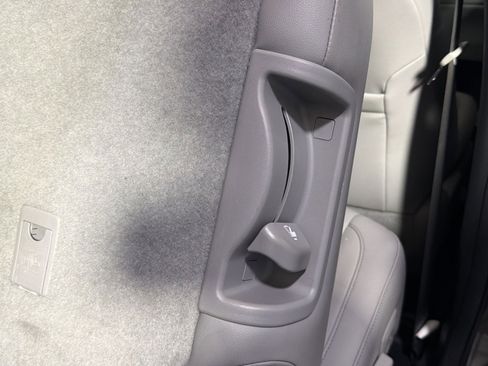 Used 2016 Toyota Highlander XLE image 32