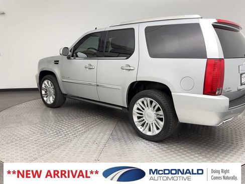 Used 2013 Cadillac Escalade Platinum AWD/4WD image 4