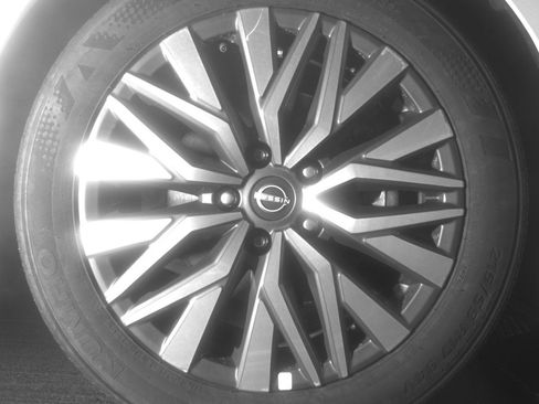 Used 2025 Nissan Altima 2.5 SV FWD image 13