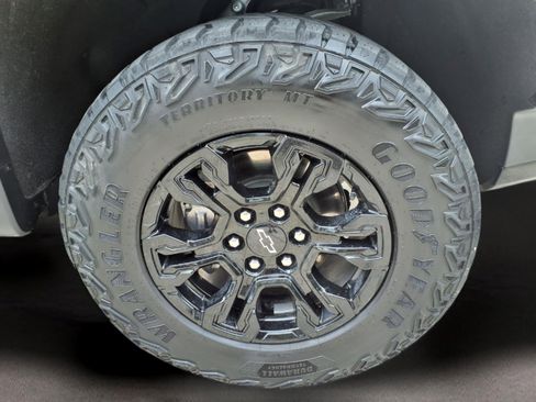 Used 2022 Chevrolet Silverado 1500 ZR2 w/ Technology Package AWD/4WD image 8
