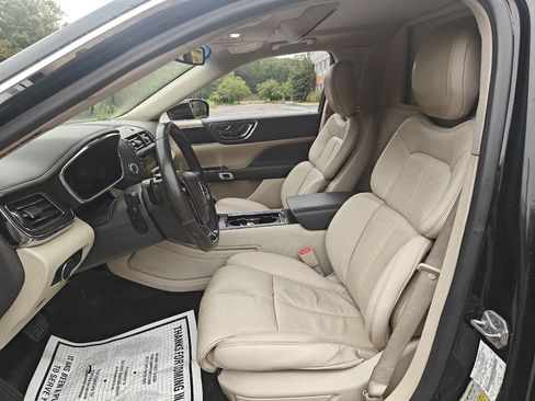 Used 2018 Lincoln Continental Select w/ Continental Climate Package image 38