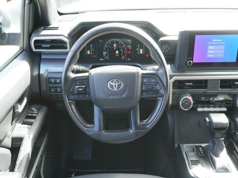 Used 2025 Toyota Tacoma SR5 AWD/4WD image 15