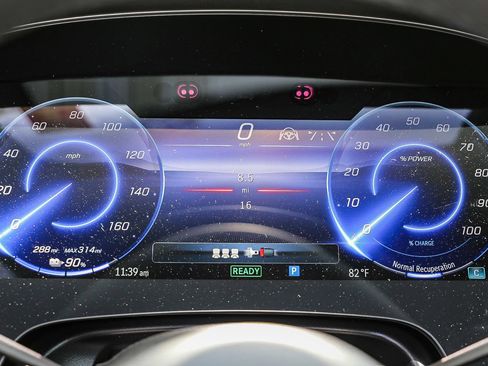 Used 2024 Mercedes-Benz EQS 580 4MATIC Sedan image 32