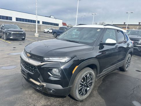 Used 2023 Chevrolet TrailBlazer ACTIV w/ Convenience Package image 3