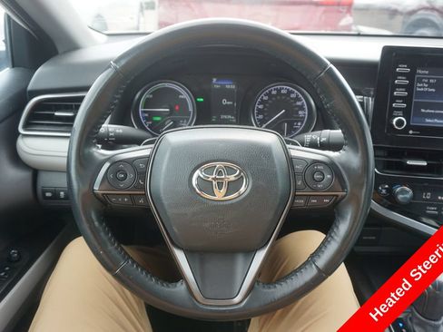 Used 2022 Toyota Camry SE w/ Cold Weather Package FWD image 3