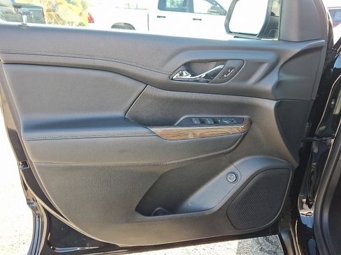 Used 2023 GMC Acadia SLE w/ Driver Convenience Package image 15