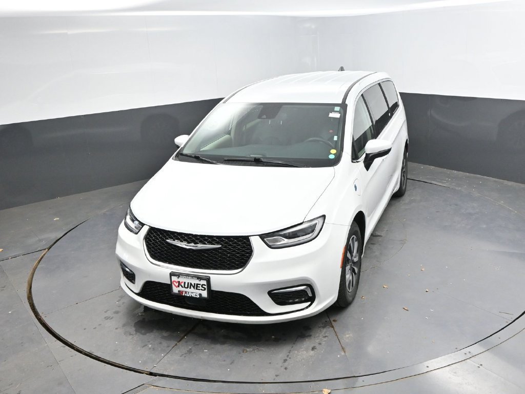 Used 2023 Chrysler Pacifica Touring-L FWD image 25
