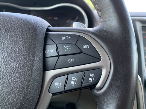Used 2017 Jeep Grand Cherokee Overland w/ Jeep Active Safety Group AWD/4WD image 20
