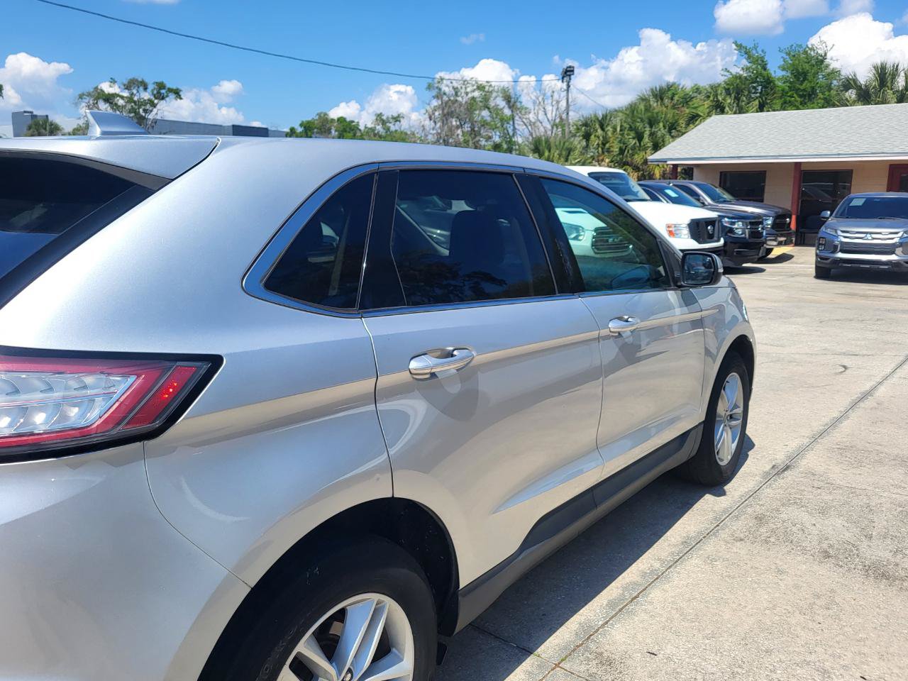 Used 2017 Ford Edge SEL AWD/4WD image 9
