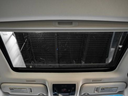 Used 2023 Lexus ES 300h w/ Luxury Package image 32