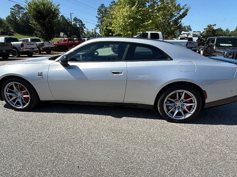 Used 2024 Dodge Charger Daytona Scat Pack w/ Plus Group AWD/4WD image 11